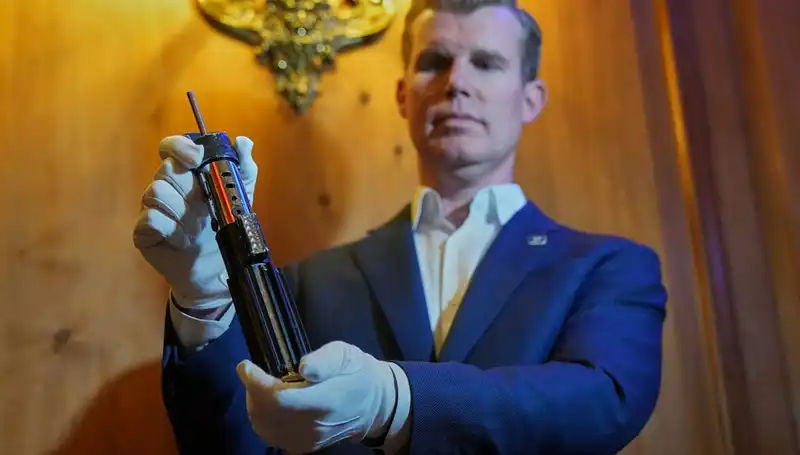 Darth Vader'ın Efsanevi Işın Kılıcı 3.65 Milyon Dolara Satıldı!