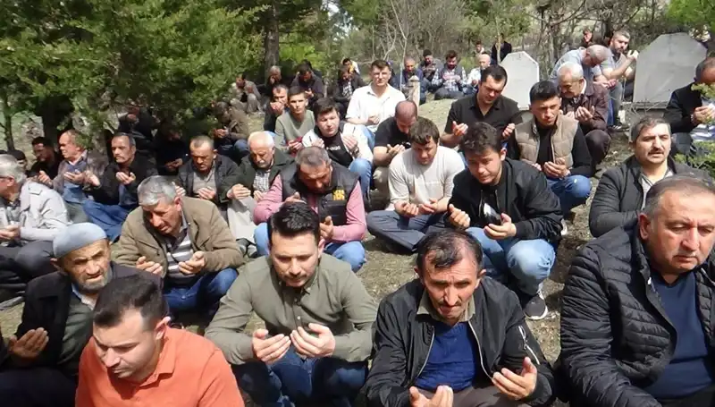 Bir Köyün Kalbinden Uğurlanan Sevgi Dolu İnsan: Gözyaşlarıyla Anılan Bir Veda