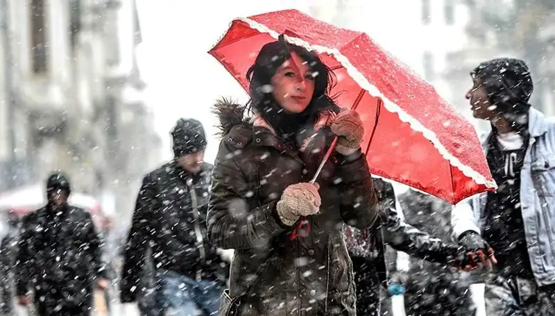 İstanbul'da Soğuk Hava Dalgası Geliyor: Sıcaklık 20 Derece Düşecek!