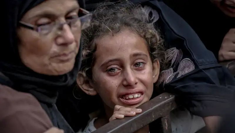 Gazze’de Acımasız Savaş: İsrail Askerinin Yiyecekleri Toprağa Gömmesi Nerelere Gidiyor?