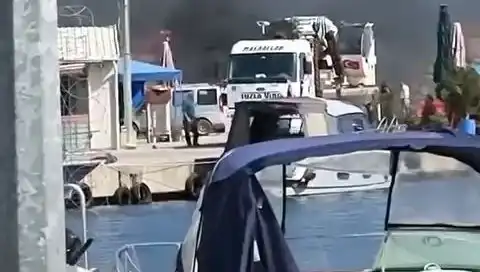 Tuzla Balıkçı Barınağında Korkutan Lastik Yangını: Olay Anlarının Detayları