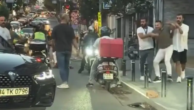 Nişantaşı’nda Yol Verme Kavgası: Sopalı Saldırı Anına Tanıklık Edenler Şokta!