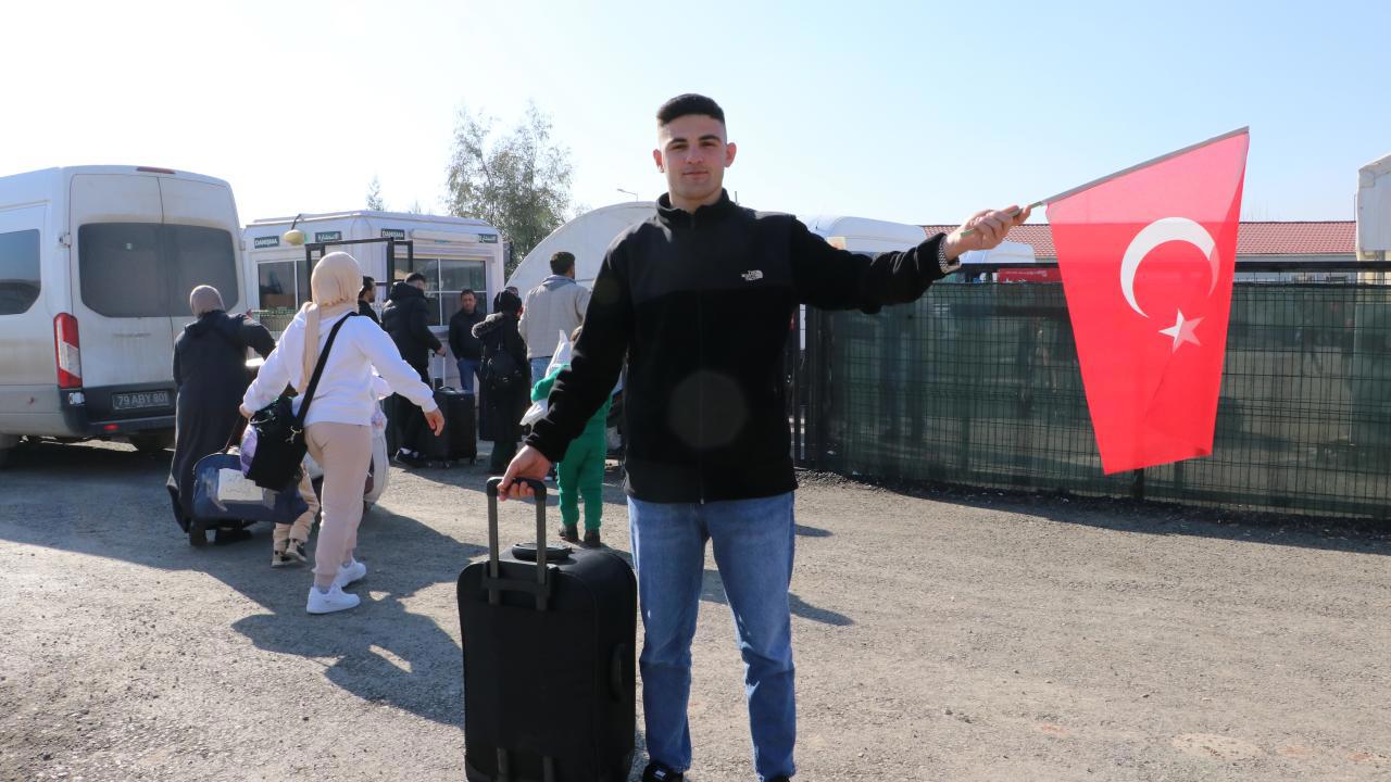 Türk Bayrağıyla Dönen Suriyeli Abdulkadir'in Kararı Şaşırttı