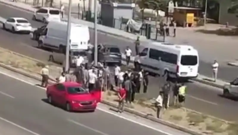 Yayaların Güvenliği Tehlikede: Yolun Karşısına Geçerken Dikkat!