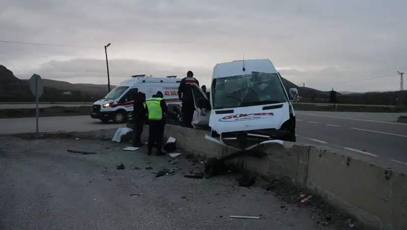 İşçi Servisi İstinat Duvarına Çarptı: Kaza Anı ve Sonrası