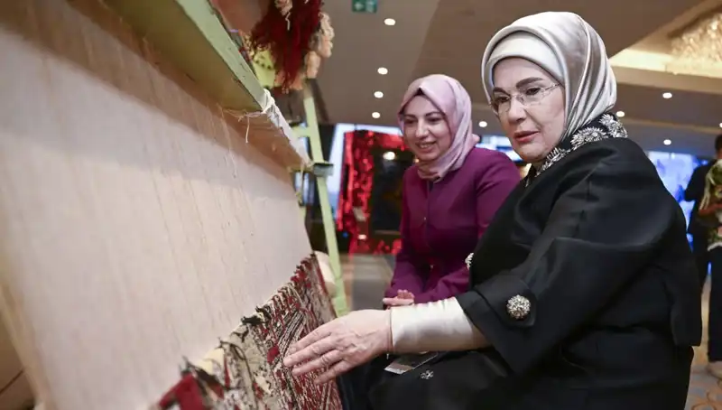 Emine Erdoğan’ın Elde Örüldüğü Halı, Depremzedelere Yardım İçin Satıştaydı!