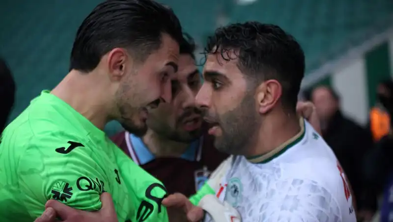 Konyaspor-Trabzonspor Mücadelesinde Uzatma Dakikalarında Gergin Anlar