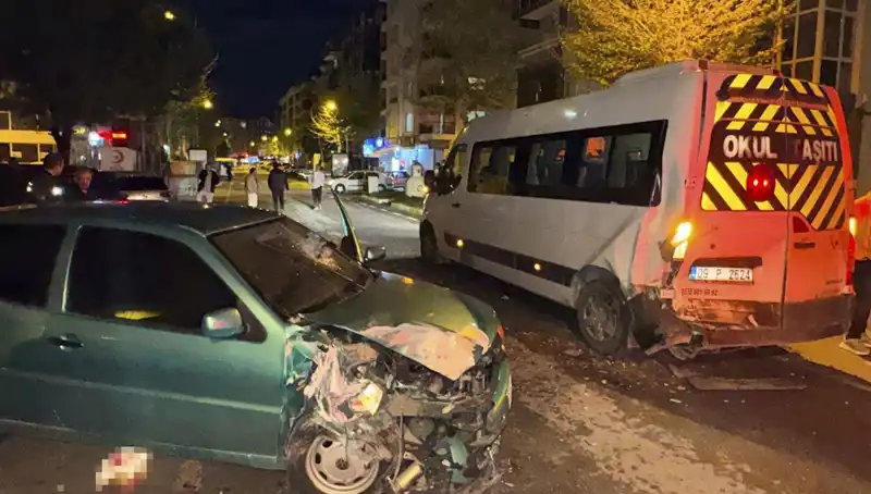 Otomobil Servis Minibüsüne Çarpınca Yaralı Sayısı Altıya Çıktı