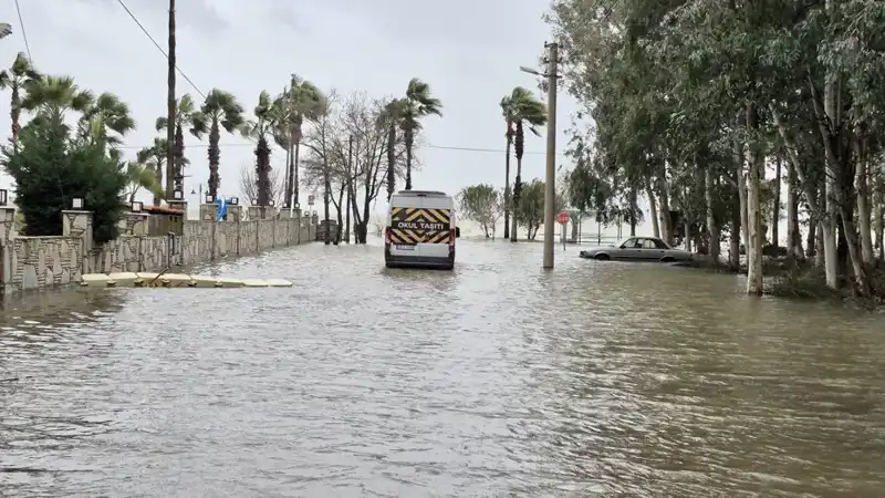 Göl Taşınca İlçeyi Vuran Felaket: Su Altında Kalan Hayatlar