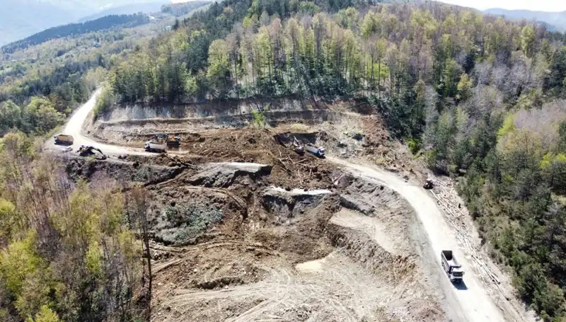 Kastamonu-Çatalzeytin Kara Yolunda Heyelan: Ulaşımda Aksaklık Başladı