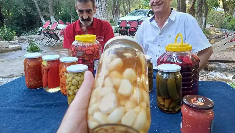 Araban Sarımsağıyla Hazırlanan Şifa Dolu Turşular, Sağlık İçin Çözüm Oluyor
