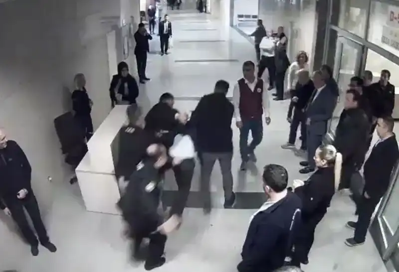Savcının Kadın Hakimi Vurma Anına Dair Şok Edici Görüntüler Ortaya Çıktı